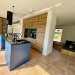 Villa Na Zatoni *